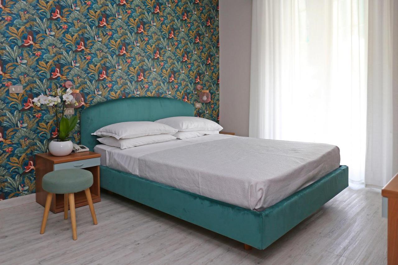 Hotel Flora Cattolica Esterno foto