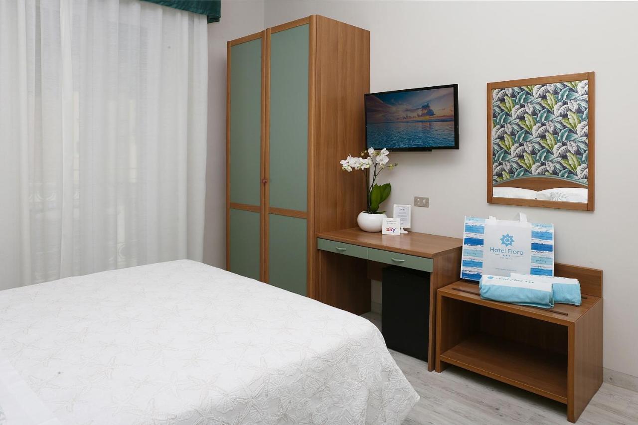 Hotel Flora Cattolica Esterno foto