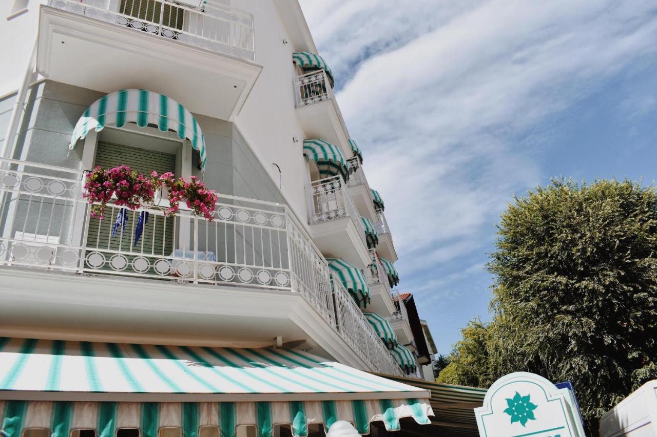 Hotel Flora Cattolica Esterno foto