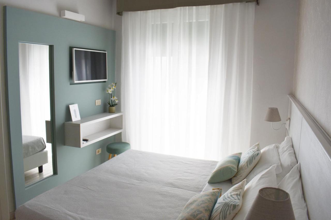Hotel Flora Cattolica Esterno foto