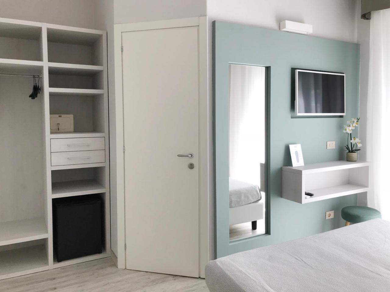 Hotel Flora Cattolica Esterno foto