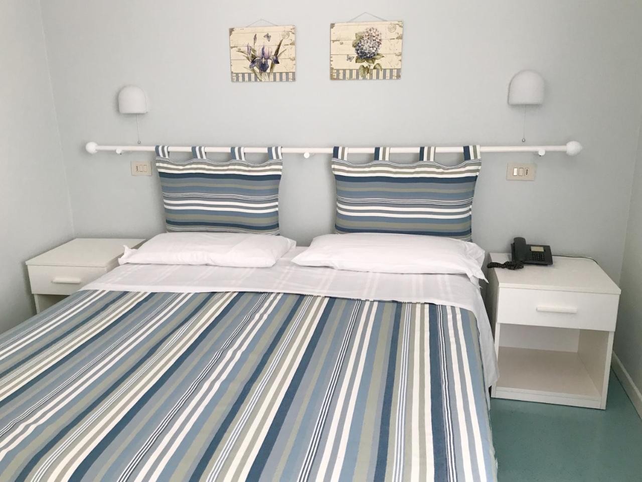 Hotel Flora Cattolica Esterno foto