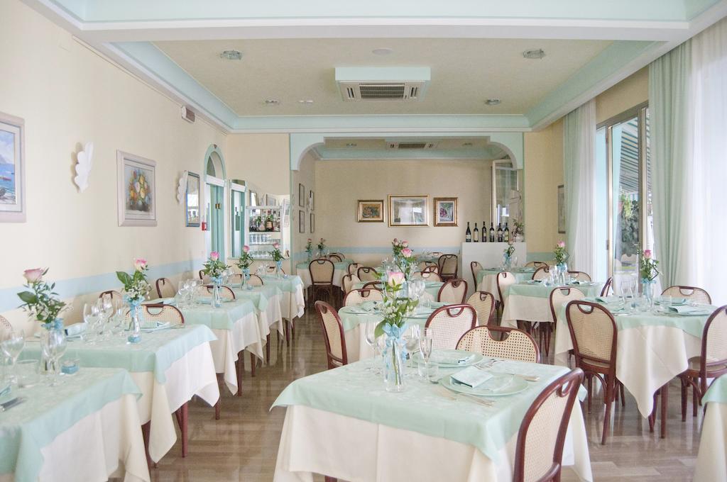 Hotel Flora Cattolica Esterno foto